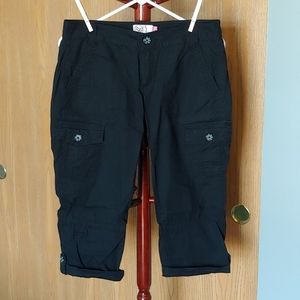 Black cargo capris
